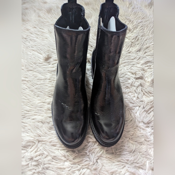 NWT La CANADIENNE Cosner Black Patent Leather Chelsea Boots - Picture 7 of 14